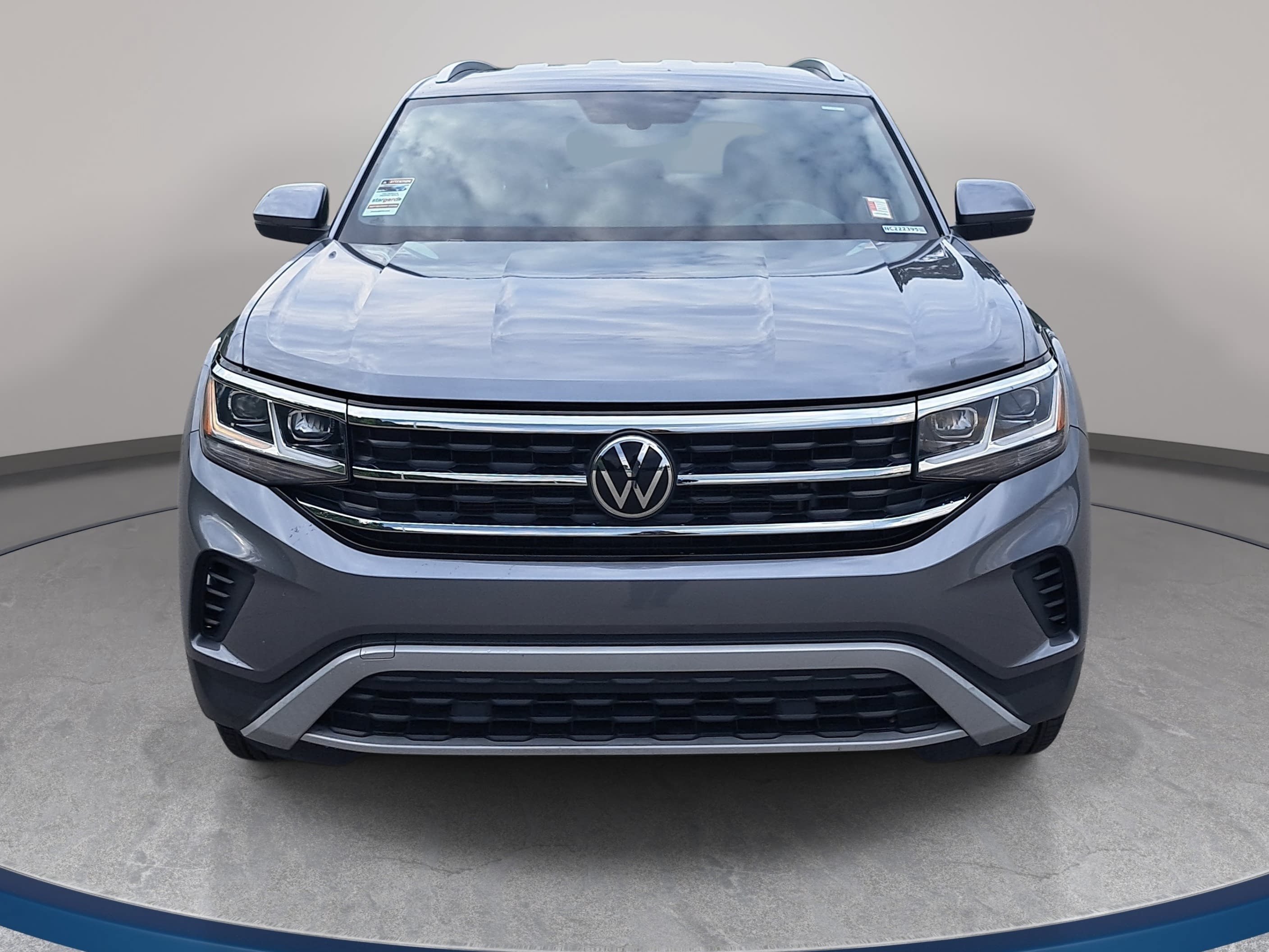 Used 2022 Volkswagen Atlas Cross Sport SE AWD/4WD image 2