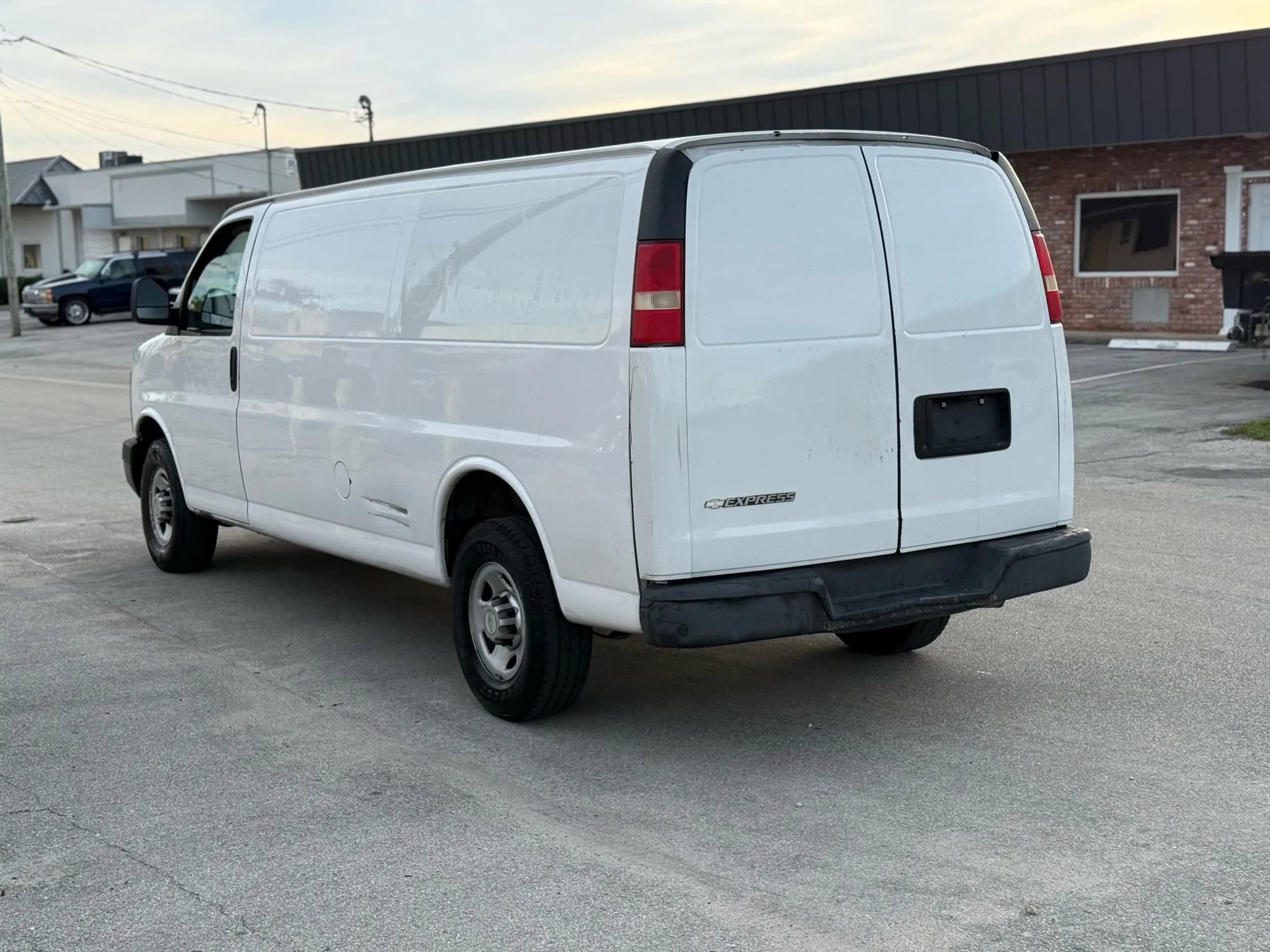 Used 2010 Chevrolet Express 2500 Extended image 5