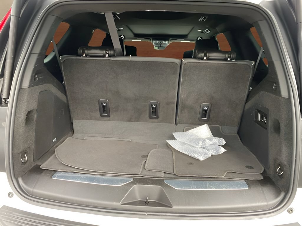 Used 2024 Cadillac Escalade Premium Luxury AWD/4WD image 11