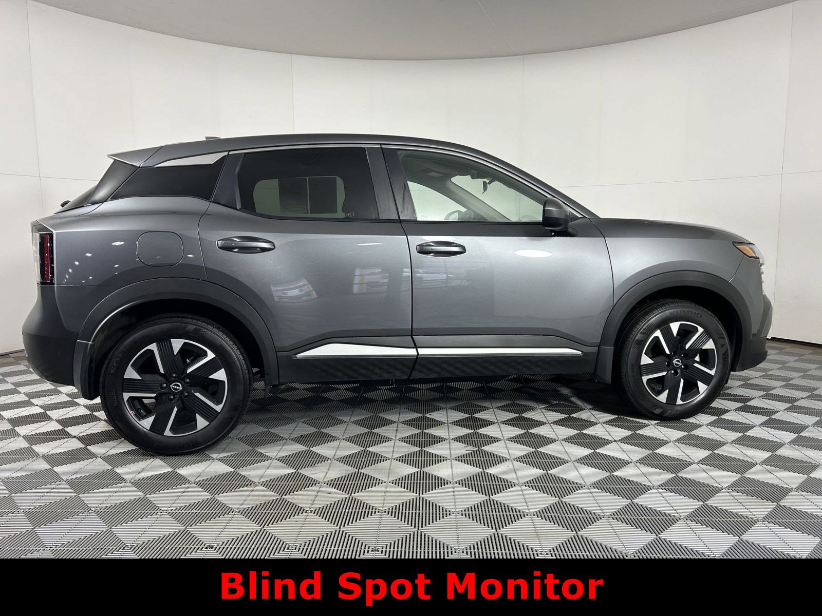Used 2025 Nissan Kicks SV w/ Illumination Package image 5