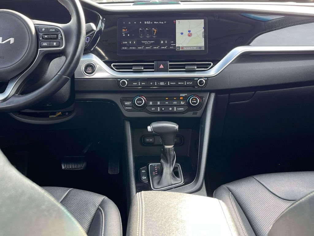 Used 2022 Kia Niro EX Premium FWD image 3