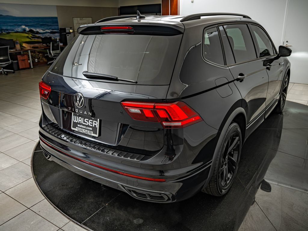 Used 2023 Volkswagen Tiguan SE R-Line FWD image 16