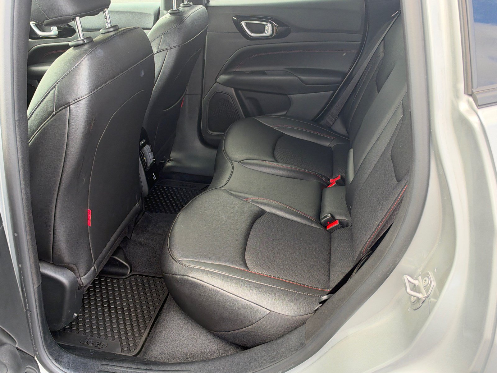 Used 2025 Jeep Compass Trailhawk w/ Trailhawk Convenience Group AWD/4WD image 20