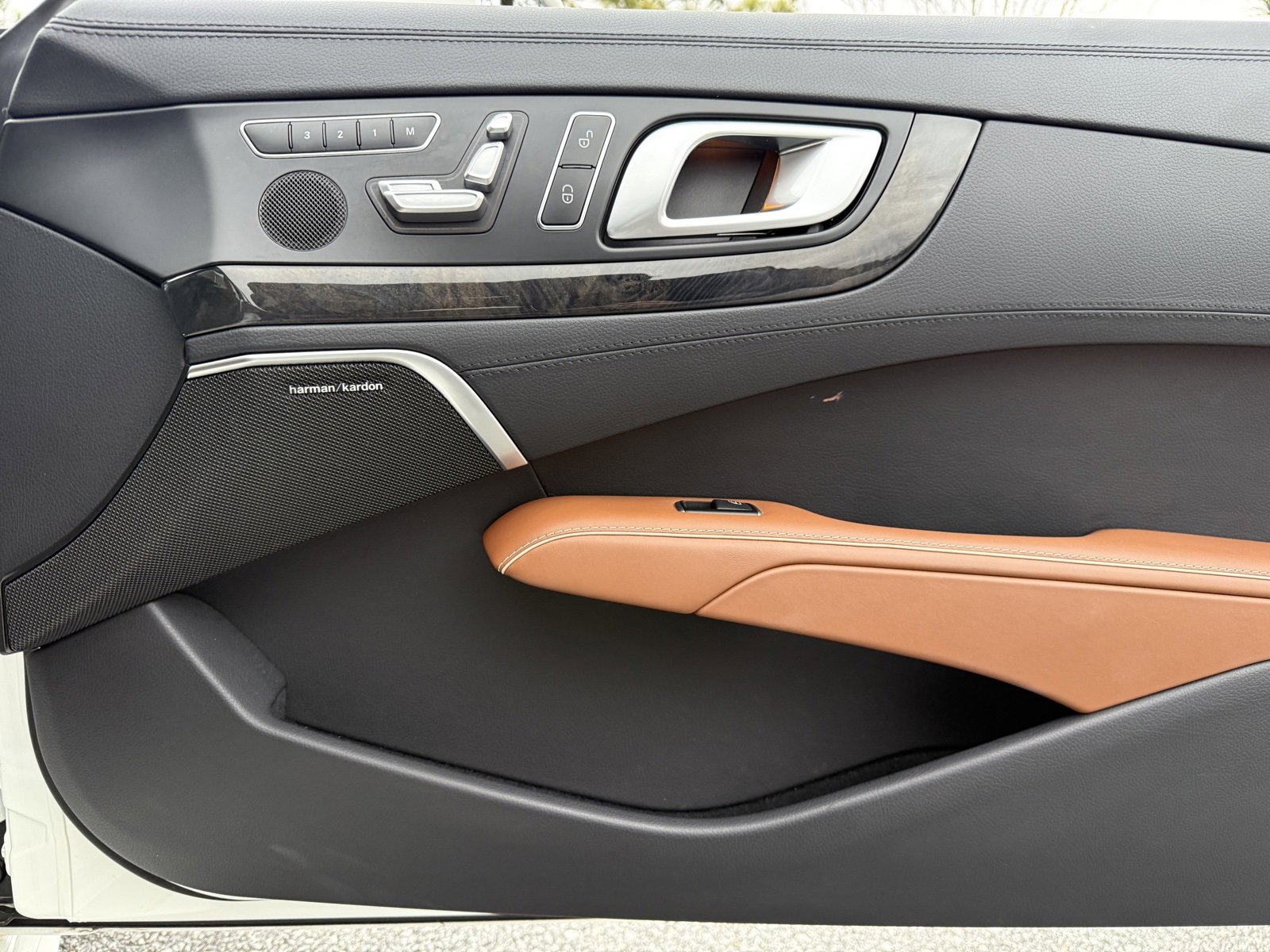 Used 2017 Mercedes-Benz SL 550 image 37