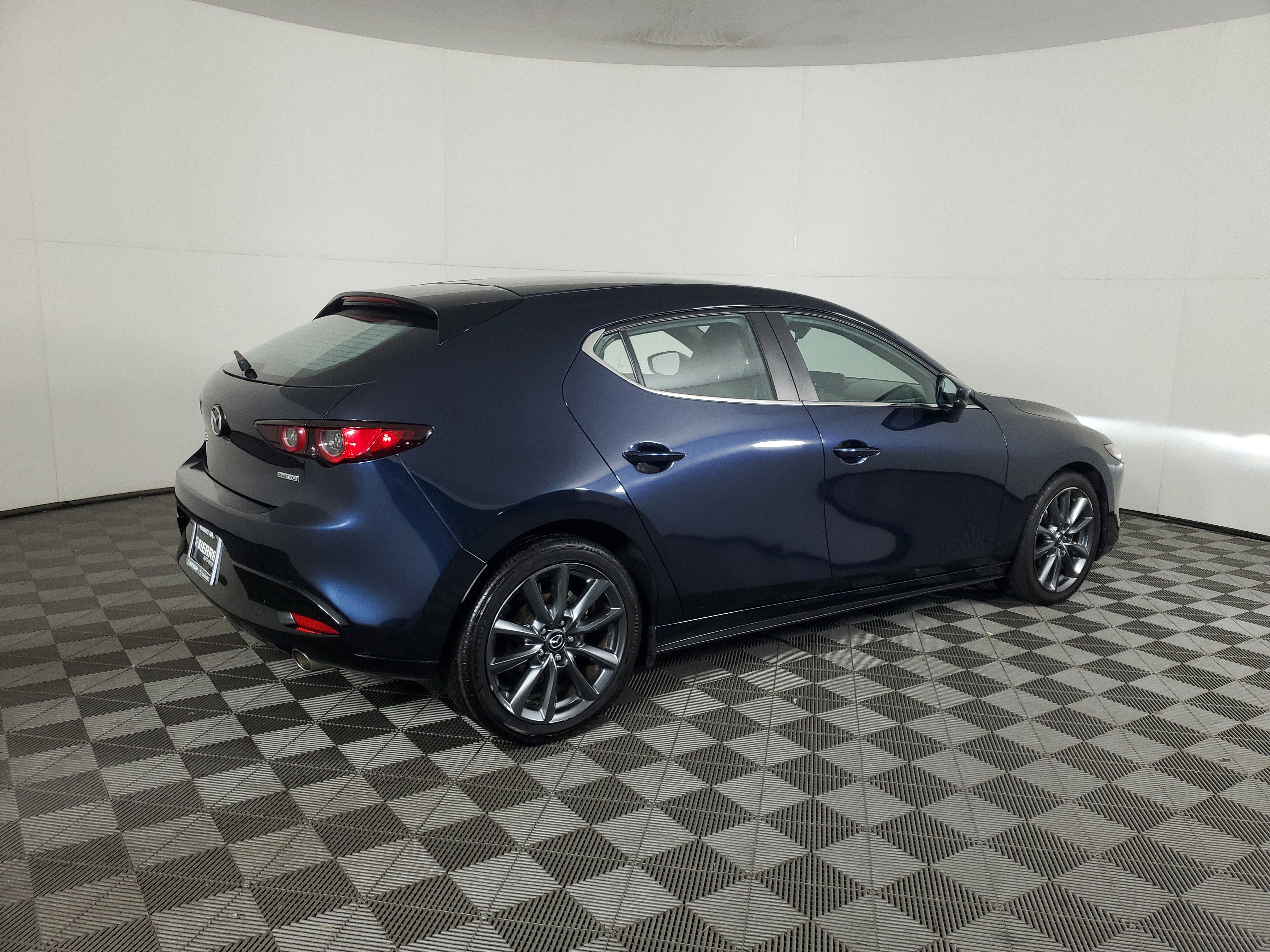 Used 2020 MAZDA MAZDA3 Hatchback image 4