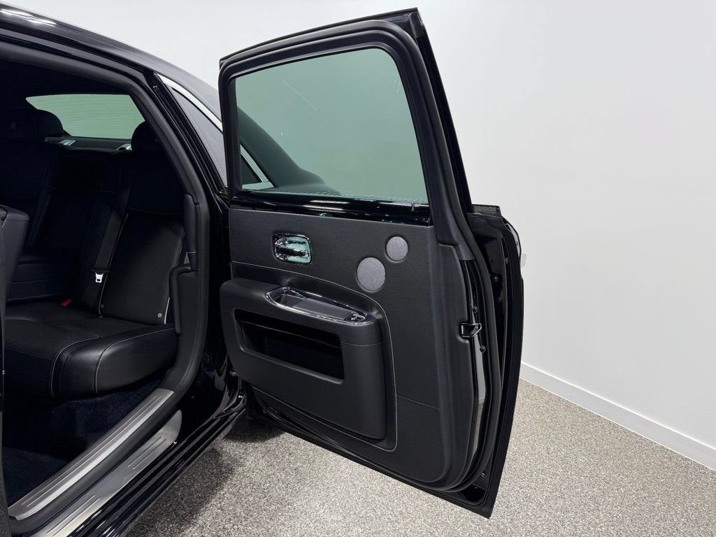 Used 2017 Rolls-Royce Ghost RWD image 11