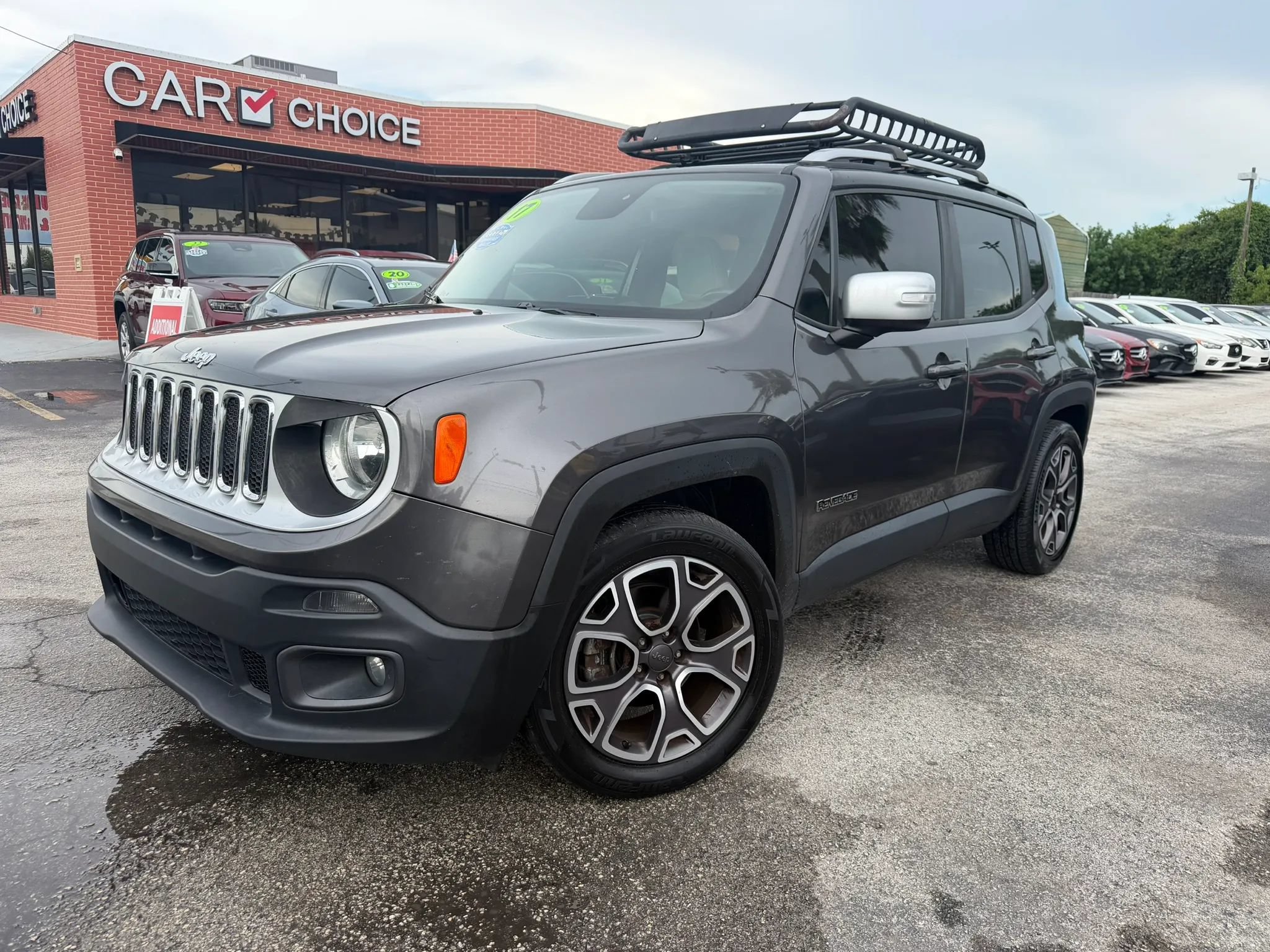 Used 2017 Jeep Renegade Limited FWD image 1