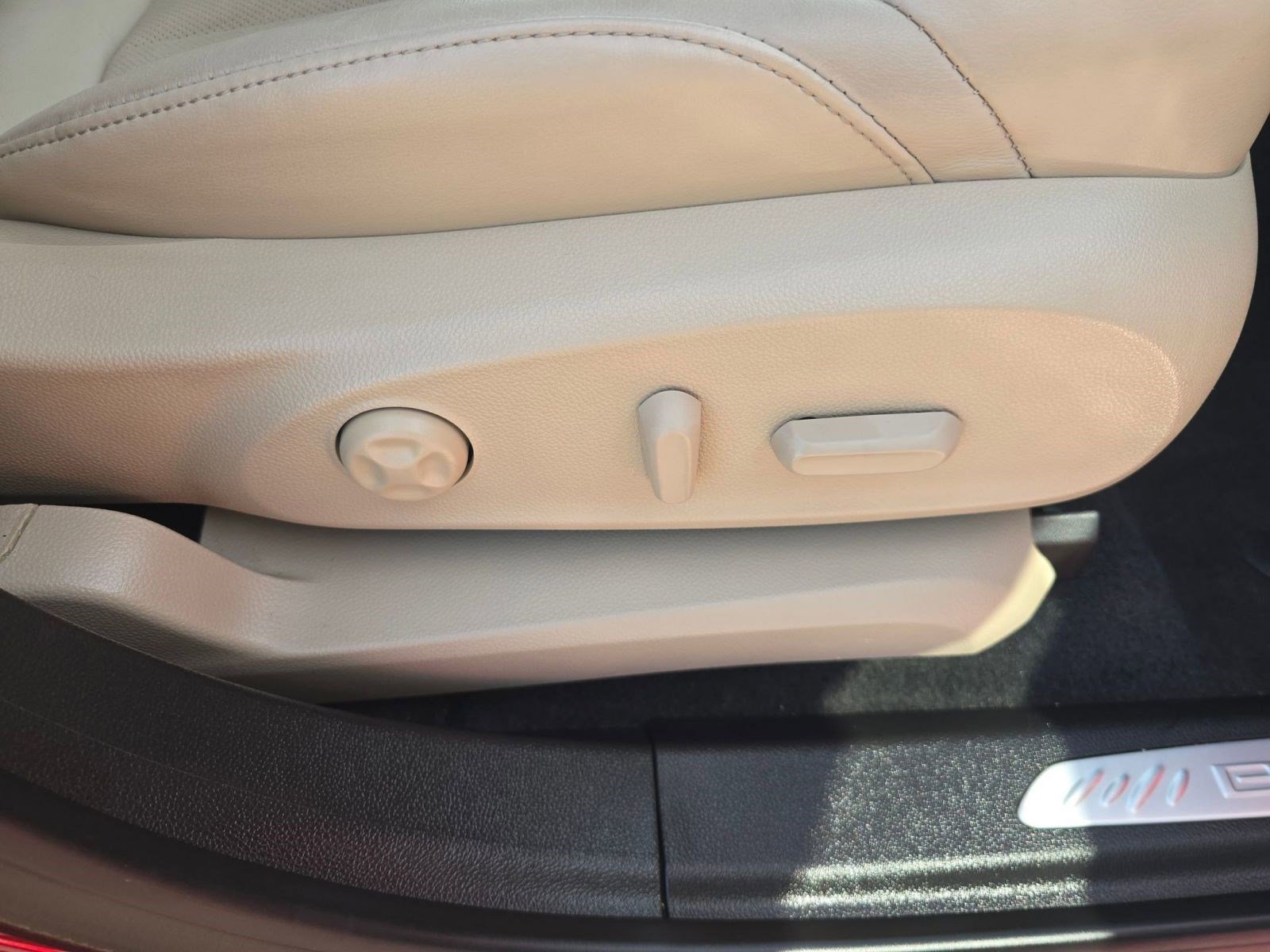 Used 2017 Buick Envision Essence image 31