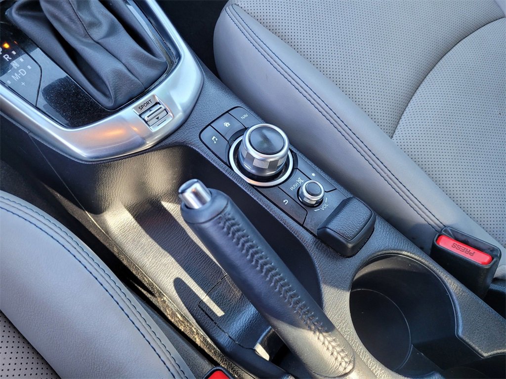 Used 2020 Toyota Yaris XLE image 18