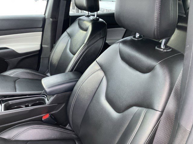 Certified 2025 Jeep Compass Limited image 12