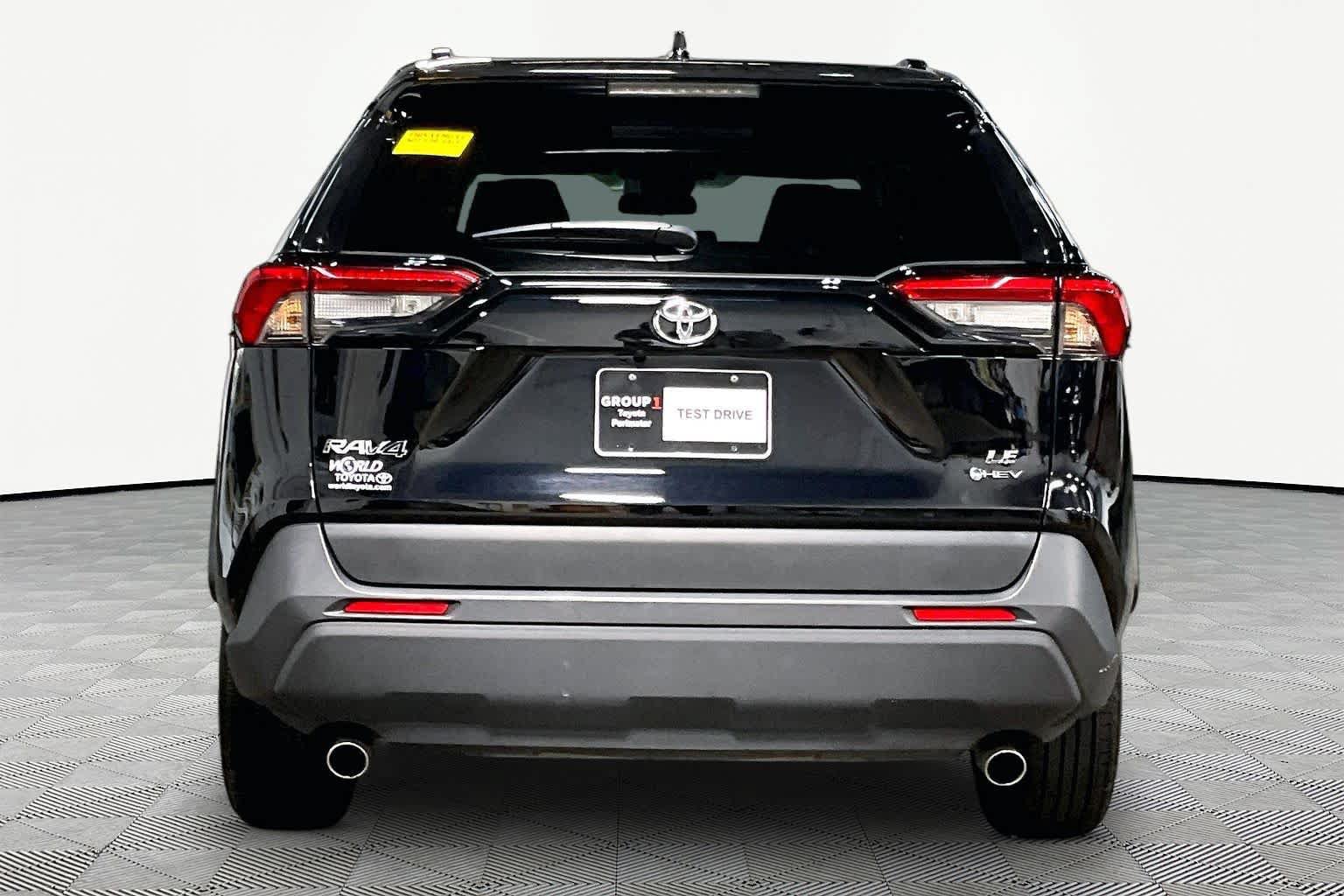 Used 2025 Toyota RAV4 LE AWD/4WD image 5