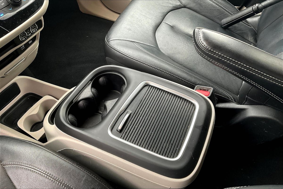 Used 2022 Chrysler Pacifica Touring-L FWD image 15