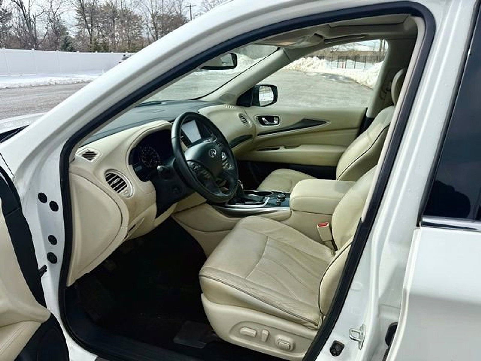 Used 2019 INFINITI QX60 Luxe w/ Essential Package image 9