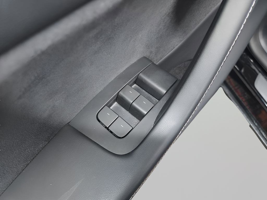 Used 2024 Tesla Model Y Performance image 19