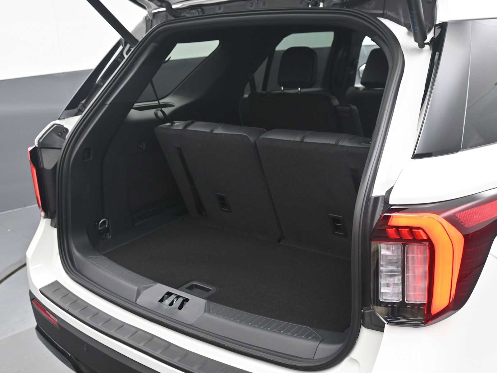 New 2026 Ford Explorer ST-Line w/ ST-Line Street Pack image 14