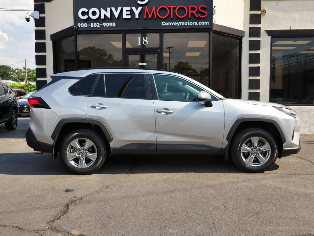 Used 2022 Toyota RAV4 XLE w/ Convenience Package AWD/4WD image 5