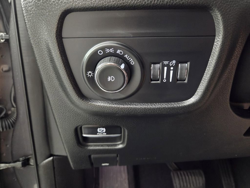 Certified 2025 Jeep Grand Cherokee Limited w/ MOPAR Finishing Package AWD/4WD image 22