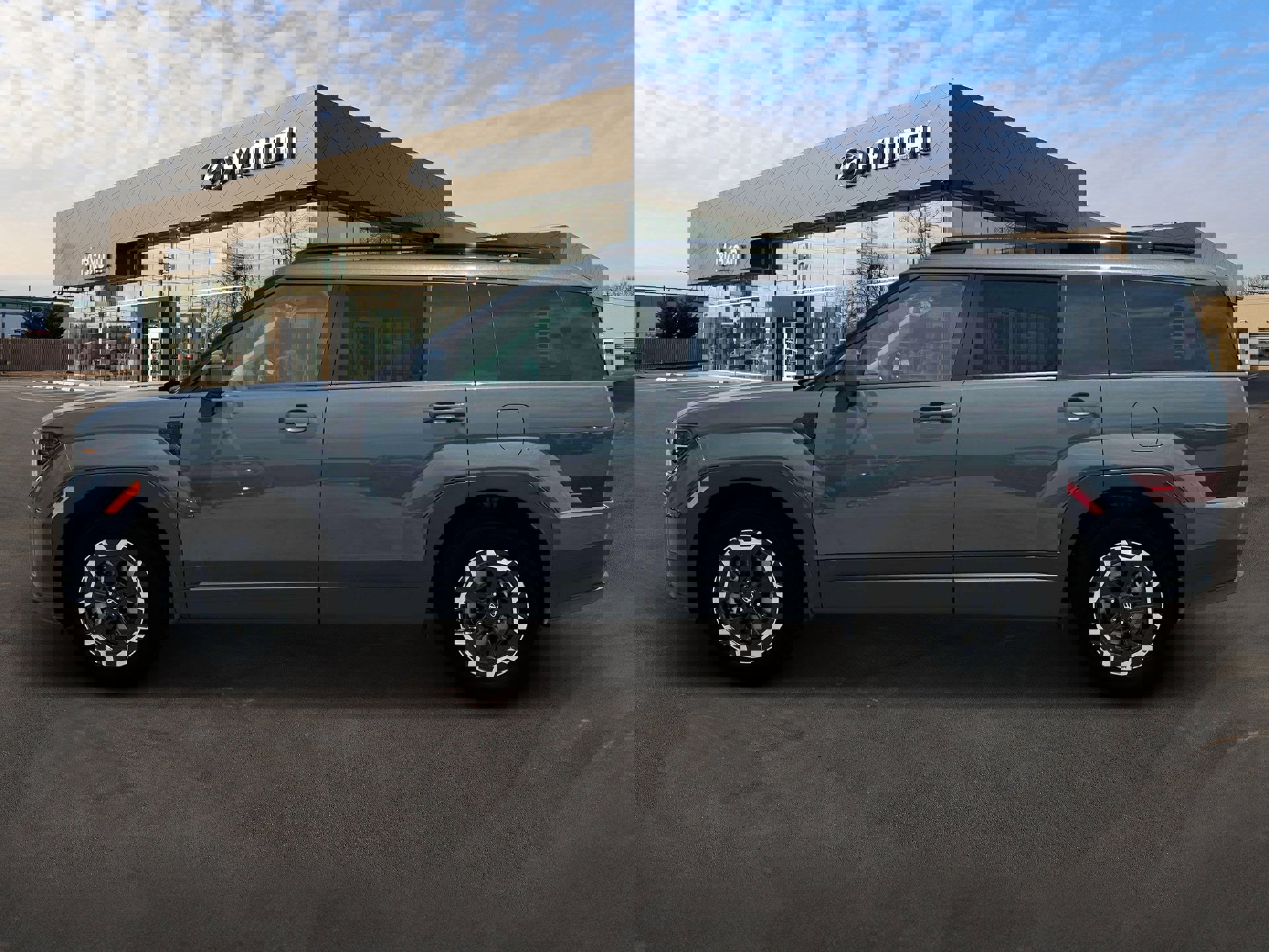 Used 2025 Hyundai Santa Fe SEL image 3