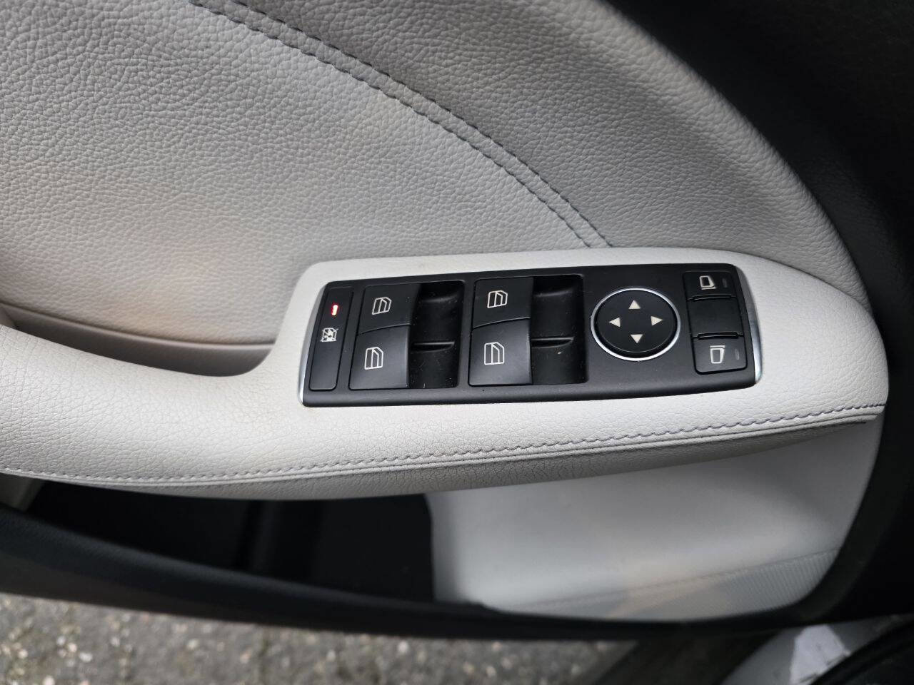 Used 2017 Mercedes-Benz B 250e B 250e 4dr Hatchback image 15