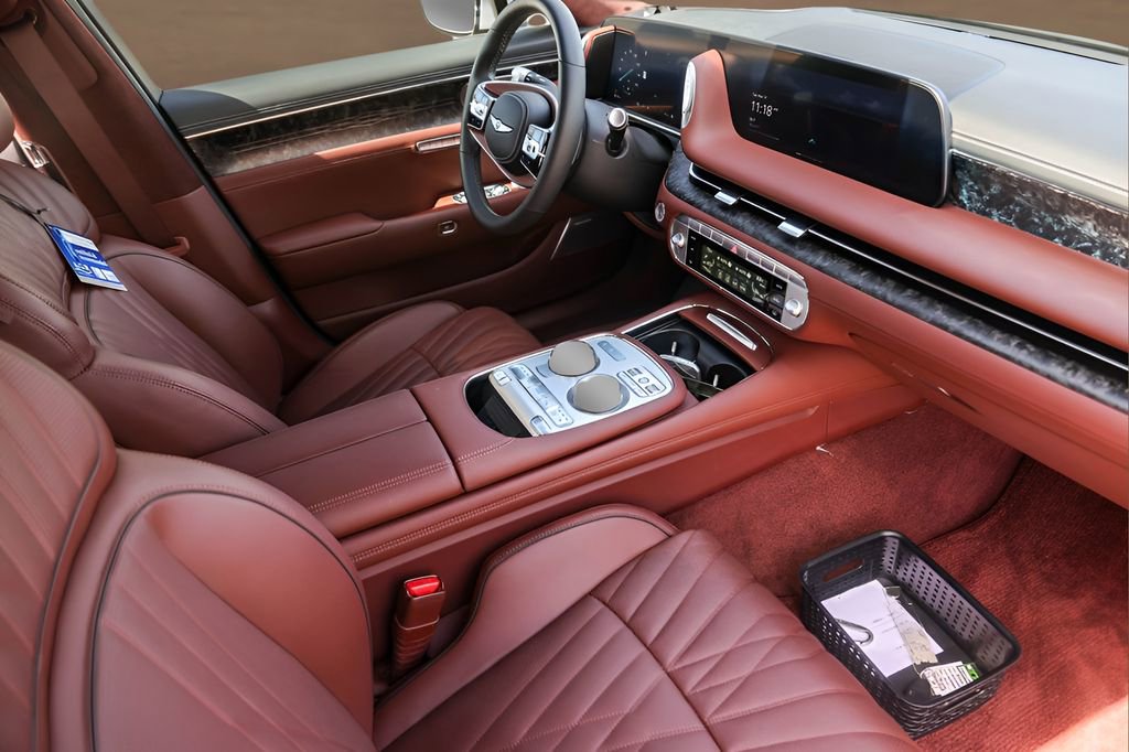 Used 2025 Genesis G90 3.5T AWD/4WD image 31