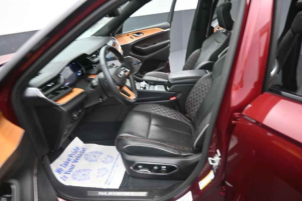 Used 2023 Jeep Grand Cherokee Summit AWD/4WD image 18