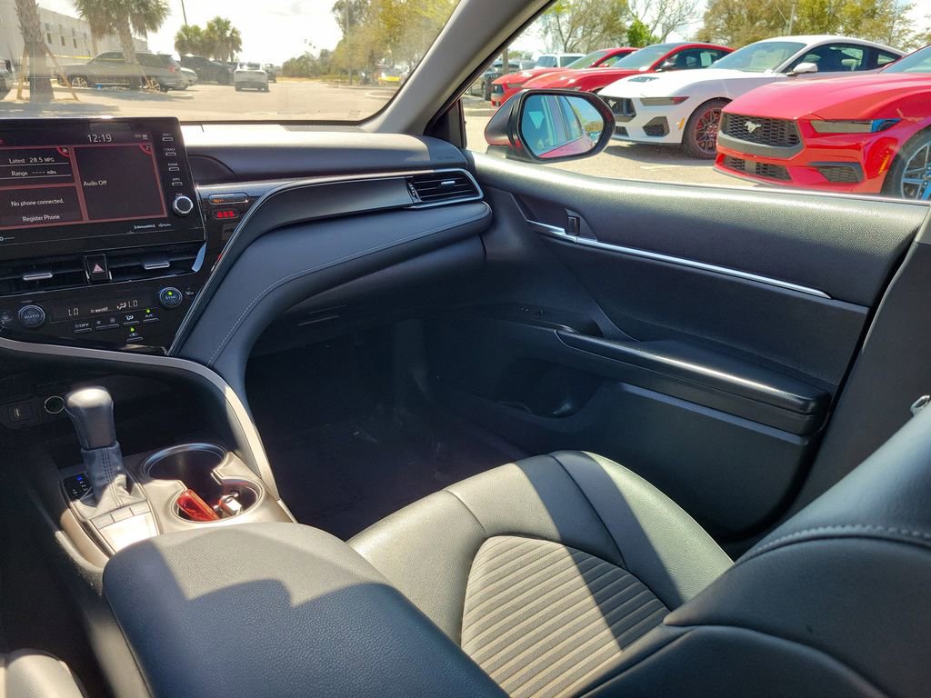Used 2022 Toyota Camry SE w/ Audio Upgrade Package image 13