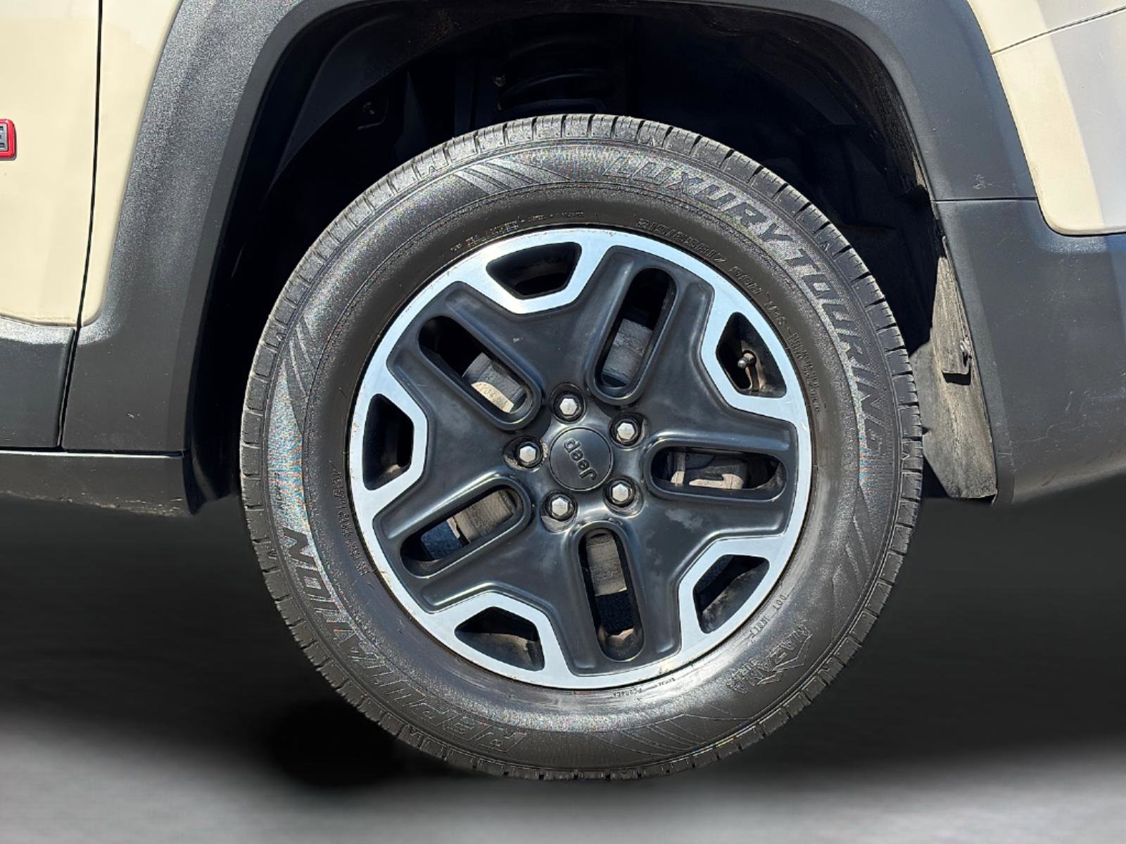 Used 2016 Jeep Renegade Trailhawk AWD/4WD image 10