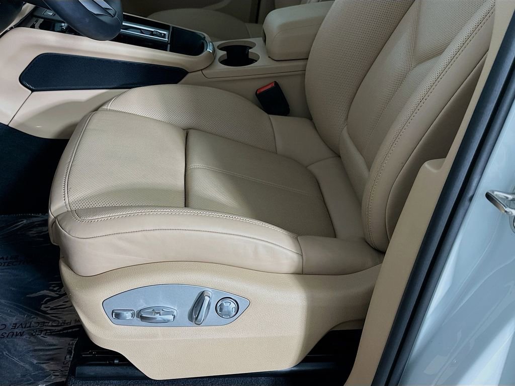 Used 2025 Porsche Macan image 22