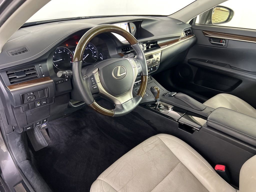 Used 2015 Lexus ES 350 w/ Luxury Package image 2