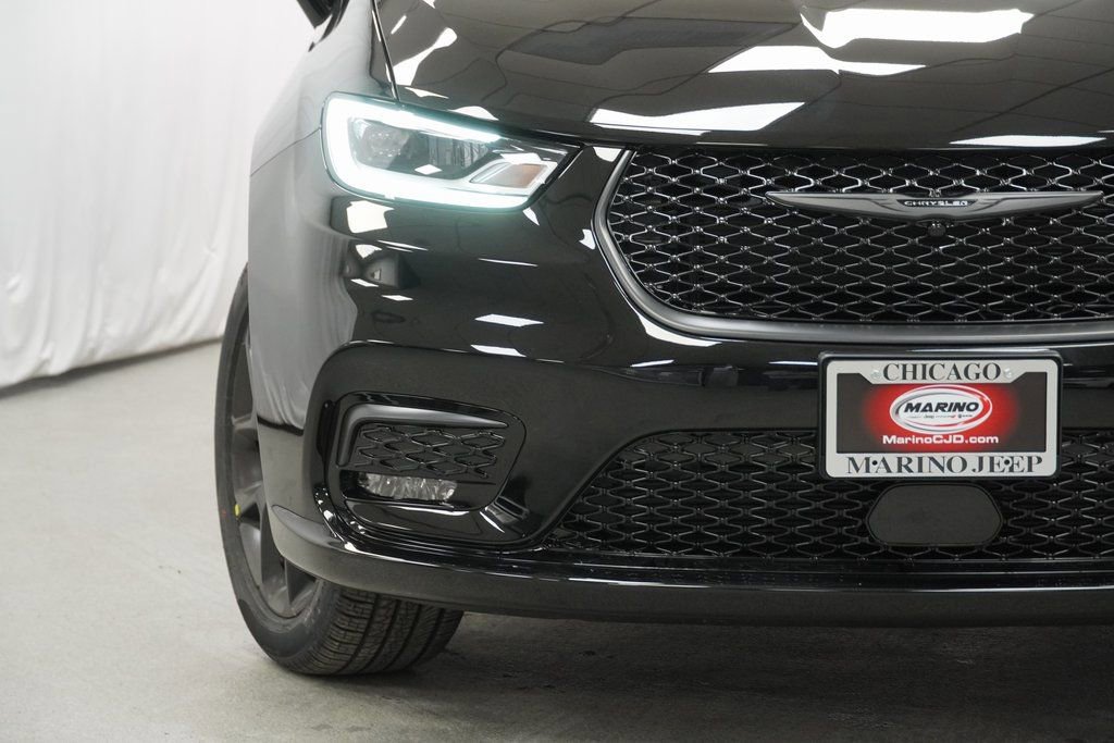 New 2026 Chrysler Pacifica Limited w/ S Appearance Package image 6