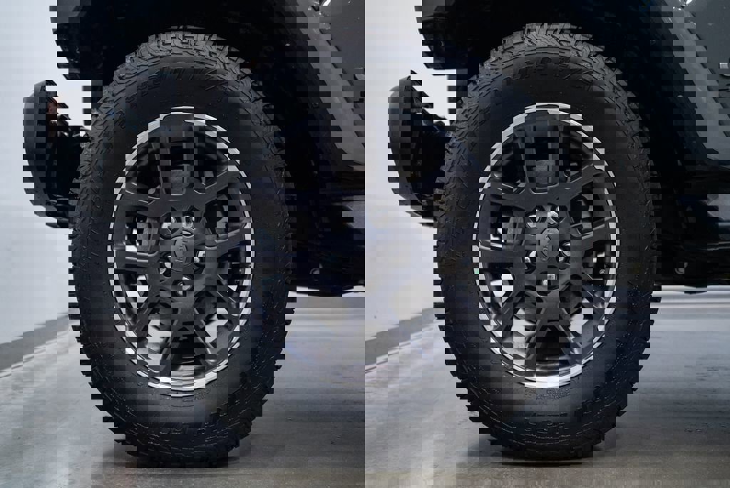 Used 2021 Jeep Gladiator Overland w/ Popular Equipment Package image 12