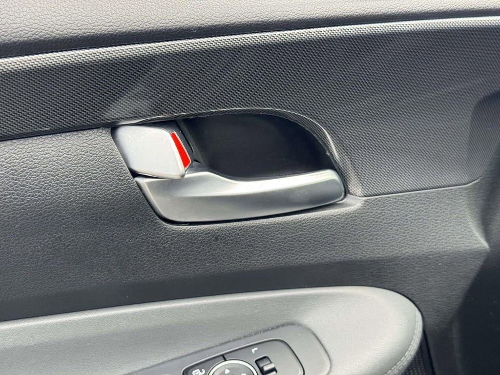 Used 2023 Hyundai Santa Fe SE image 16