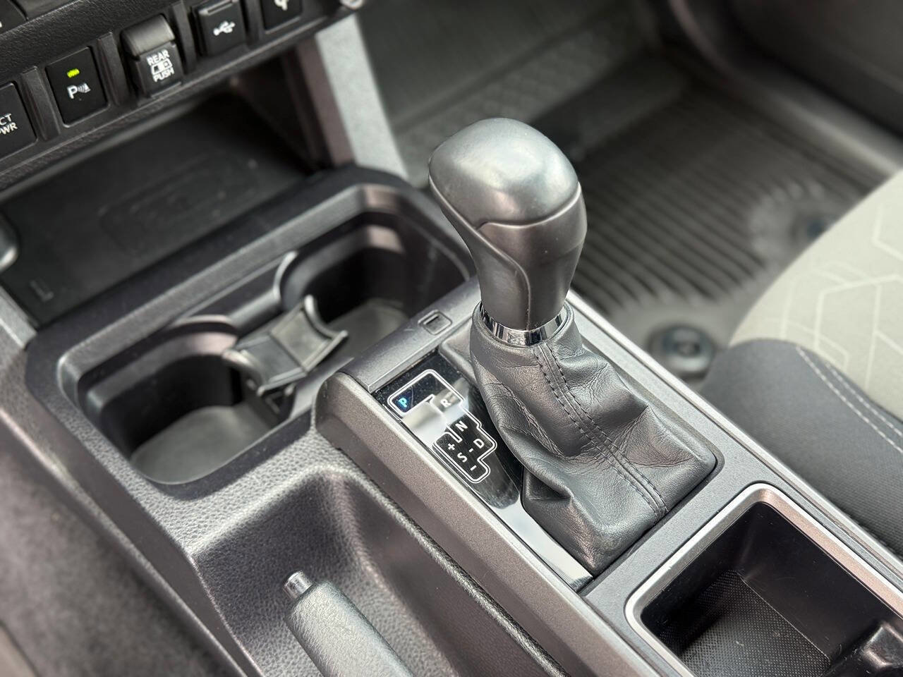 Used 2022 Toyota Tacoma TRD Off-Road image 24