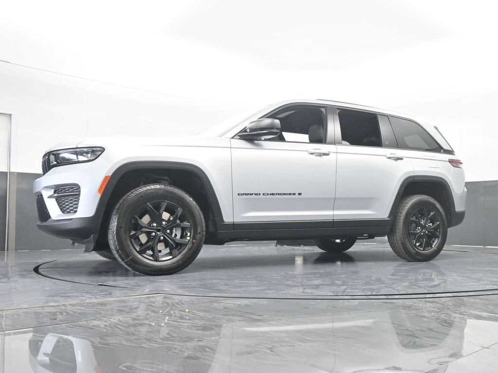 New 2025 Jeep Grand Cherokee Altitude image 50
