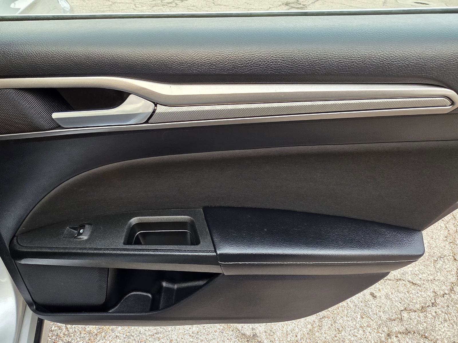 Used 2019 Ford Fusion SE image 23