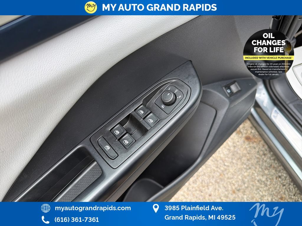Used 2023 Volkswagen Taos SE w/ Panoramic Sunroof Package AWD/4WD image 11