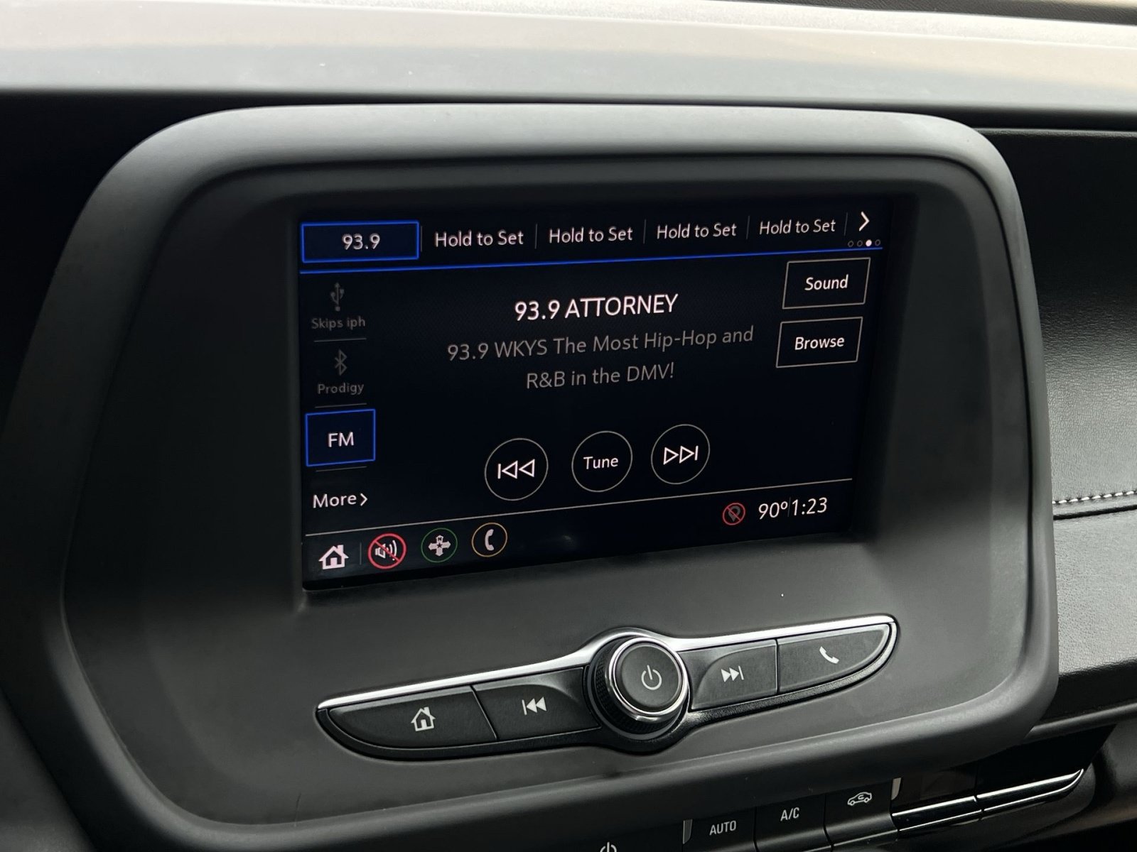Used 2020 Chevrolet Camaro LS RWD image 27