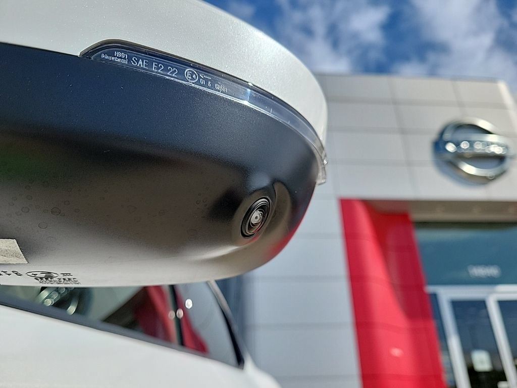 Certified 2025 Nissan Kicks SR w/ Illumination Package FWD image 10