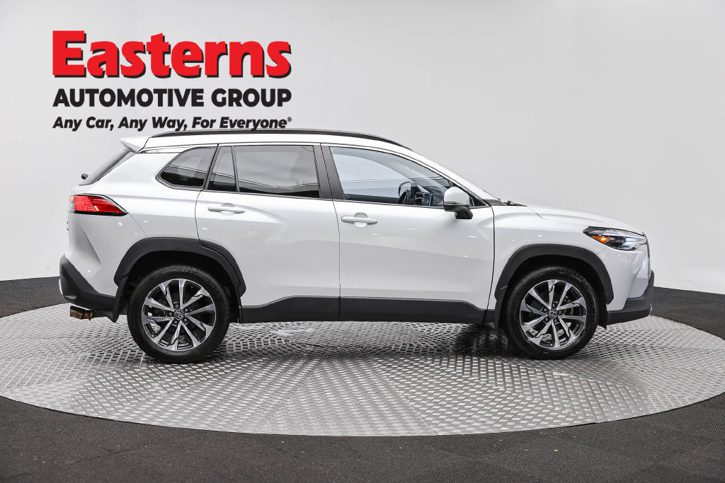 Used 2022 Toyota Corolla Cross XLE w/ Convenience Package AWD/4WD image 6