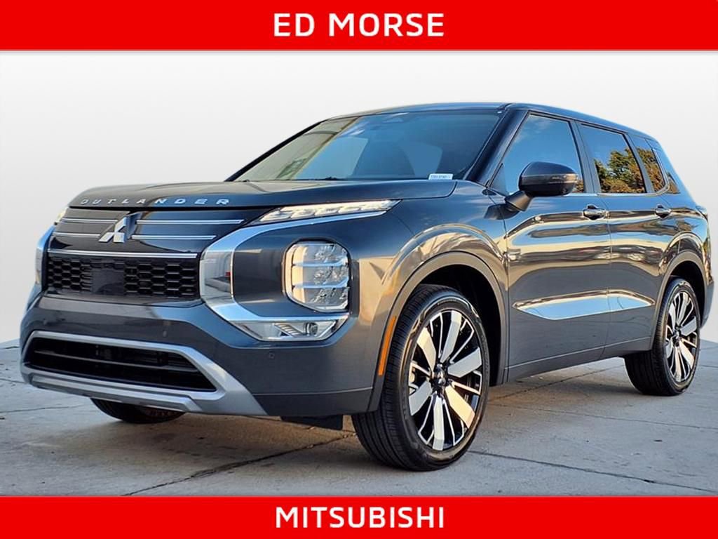 Used 2026 Mitsubishi Outlander SE FWD image 1