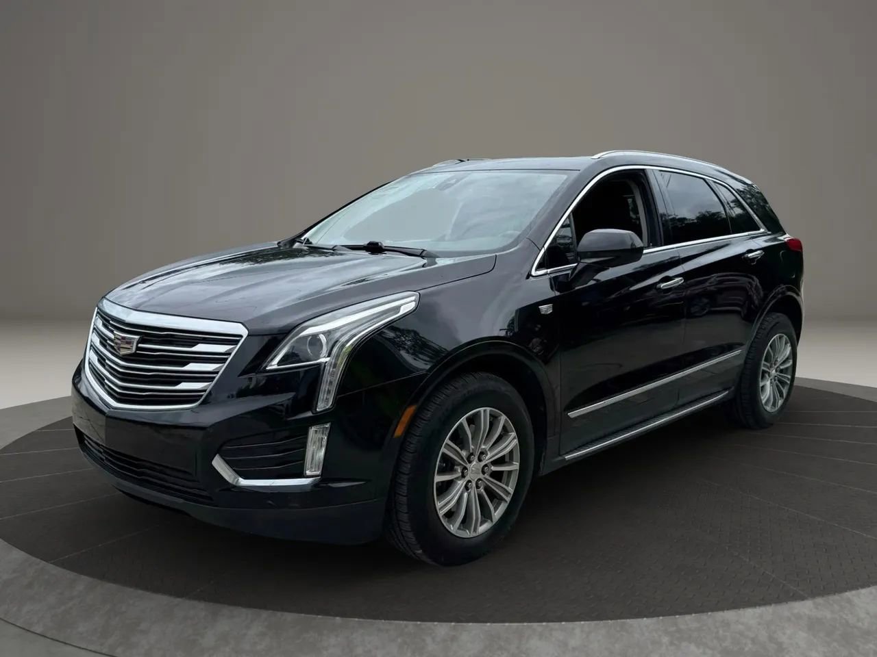 Used 2017 Cadillac XT5 Luxury w/ Driver Awareness Package FWD image 3