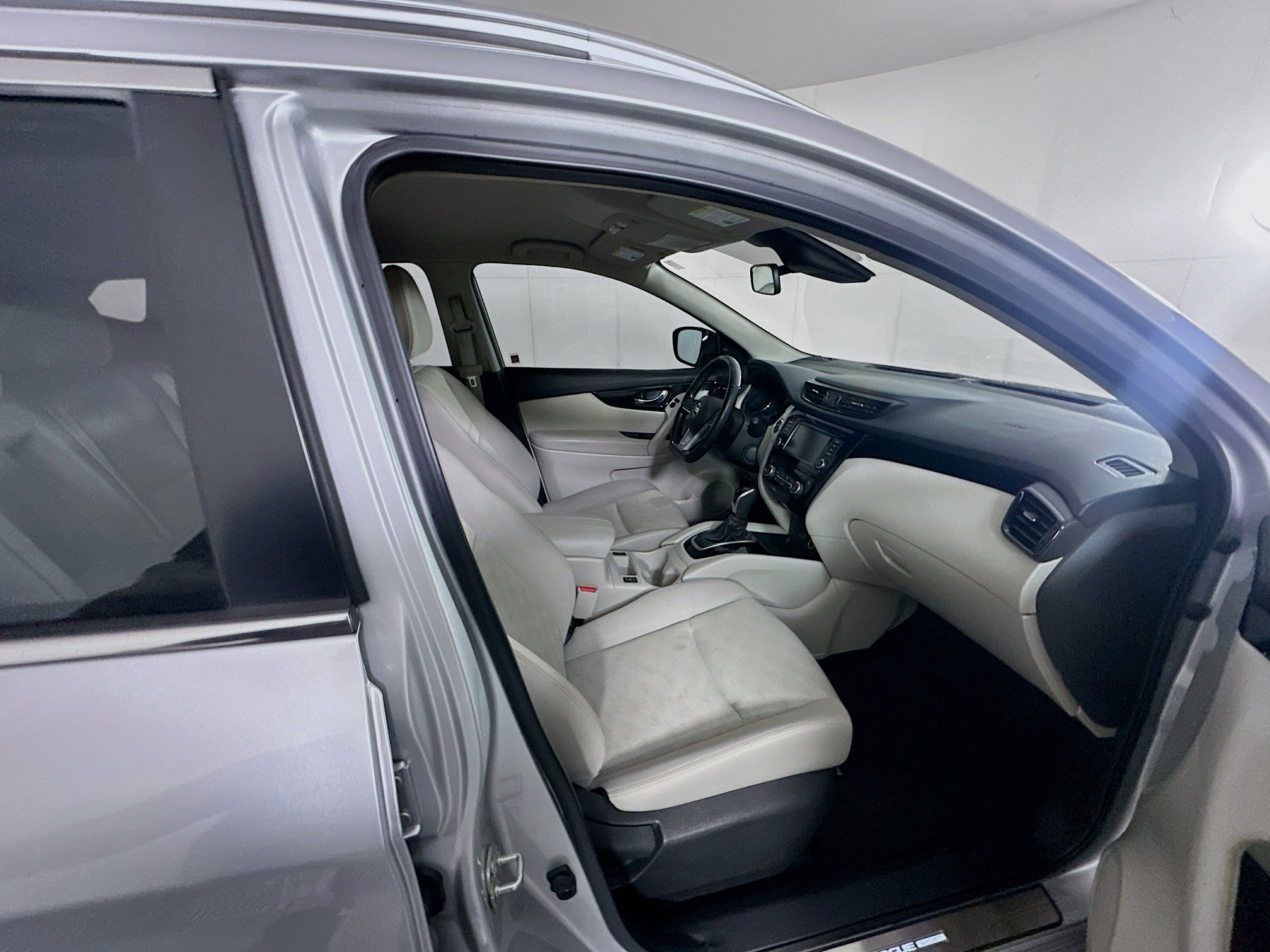 Used 2022 Nissan Rogue Sport SV image 28