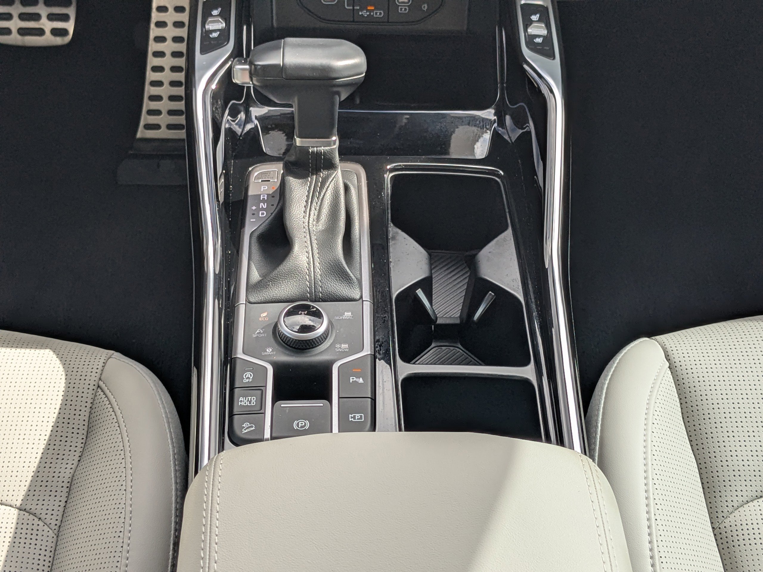 Certified 2025 Kia Sorento SX image 22