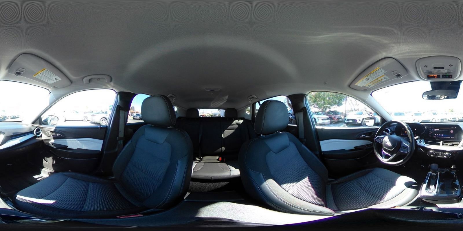 Used 2025 Chevrolet Trax LT FWD image 43