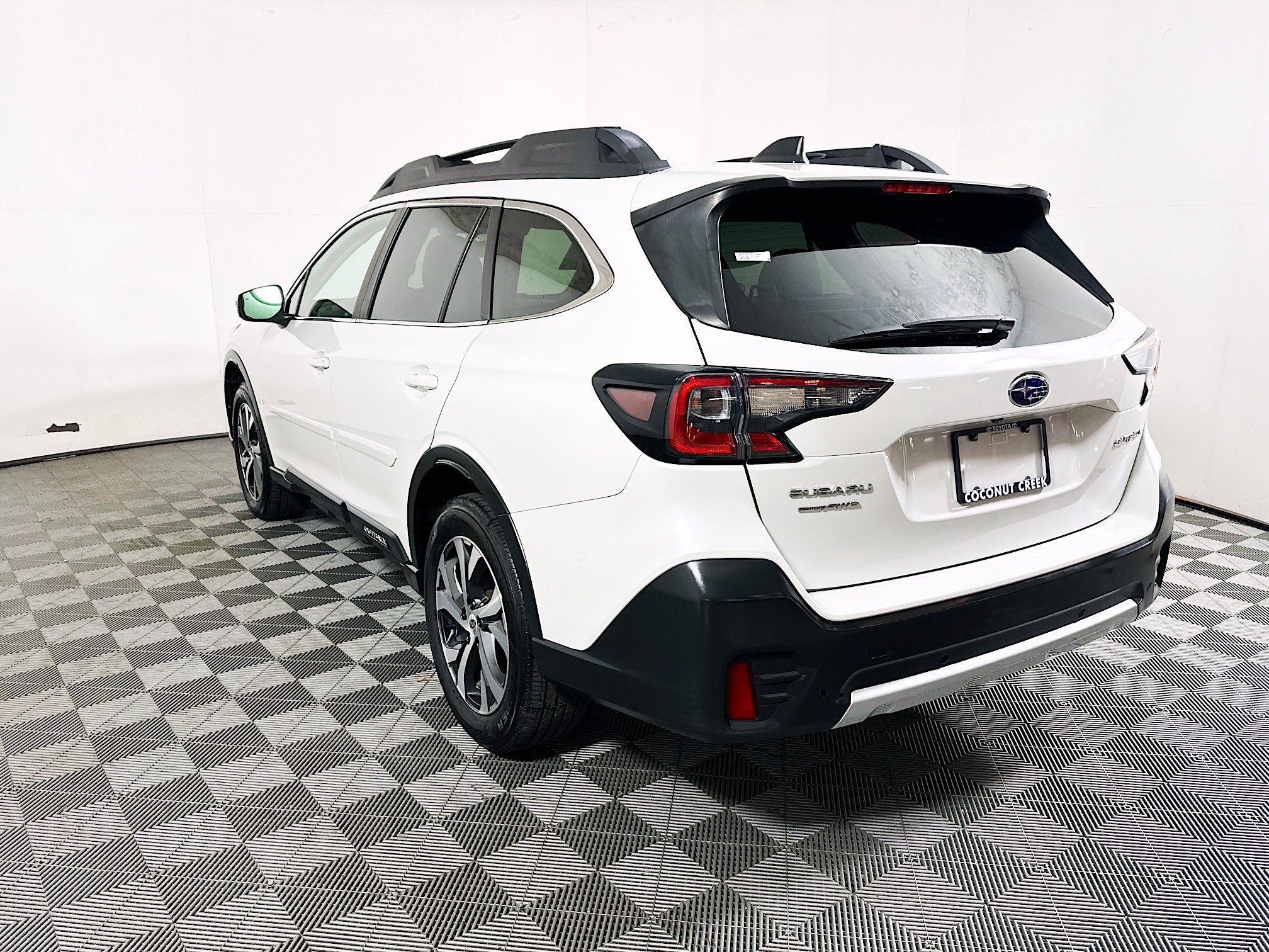 Used 2022 Subaru Outback Limited AWD/4WD image 5