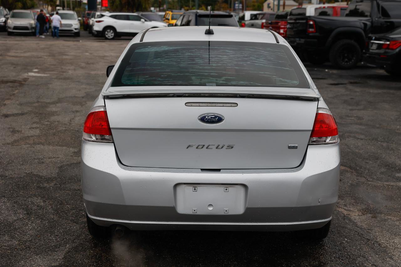 Used 2010 Ford Focus SE image 9