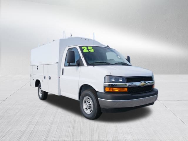 New 2025 Chevrolet Express 3500 w/ Power Convenience Package image 9