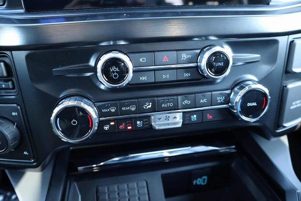 New 2026 Ford F250 Lariat w/ Black Appearance Package image 7