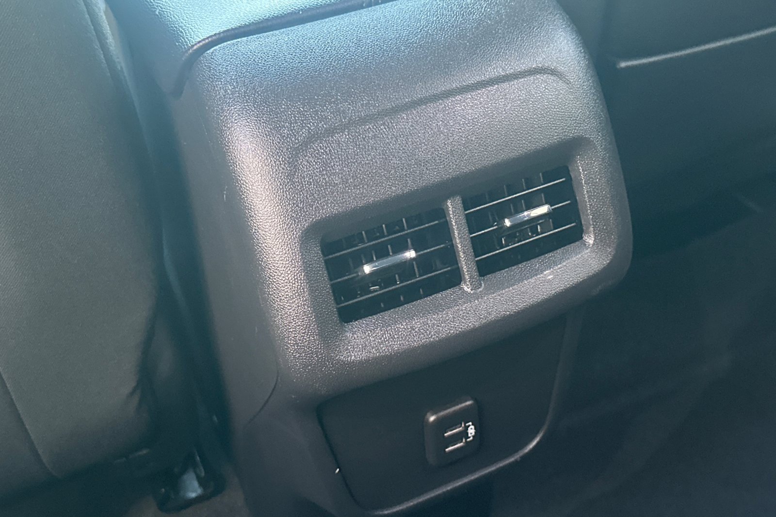 Used 2024 GMC Terrain SLE w/ Elevation Edition image 15