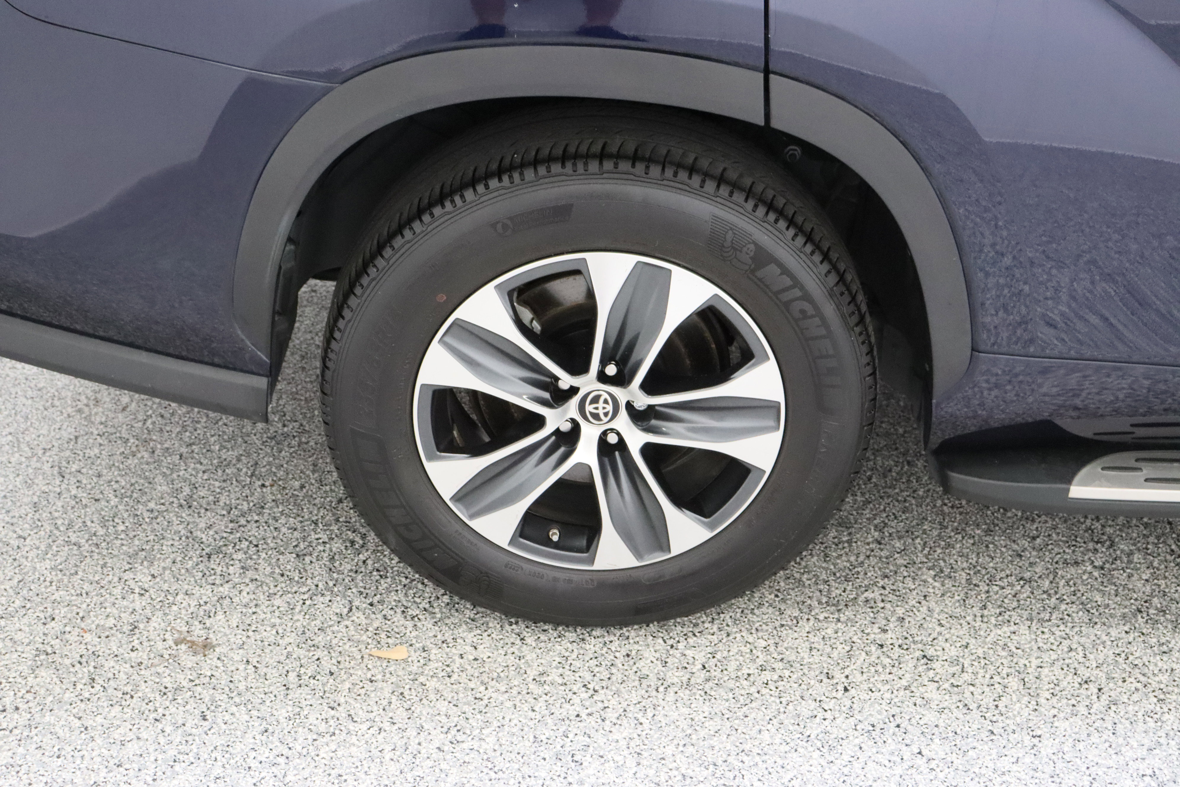 Used 2023 Toyota Highlander XLE image 6